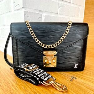 Louis Vuitton Authentic Black Epi Sellier Clutch / Crossbody